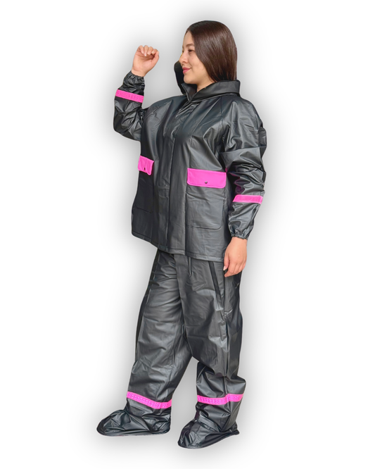 Impermeable Siliconado Resortado y Bolsillo Negro-Fucsia